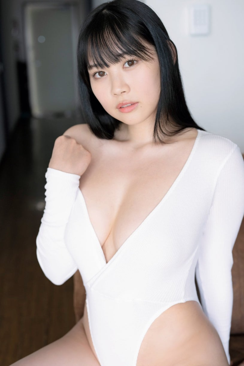 写真界次世代霸主！22岁G奶美少女「美乳满到溢出」！