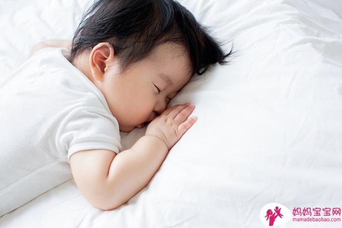 为了孩子安全，连怎么睡都要与时俱进！美国儿科学会：婴儿请别这样睡
