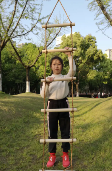 孩子们设计的绝美白色树屋游戏场－爱尚枫乐园，结合溜滑梯、攀爬架、Monkeybar！