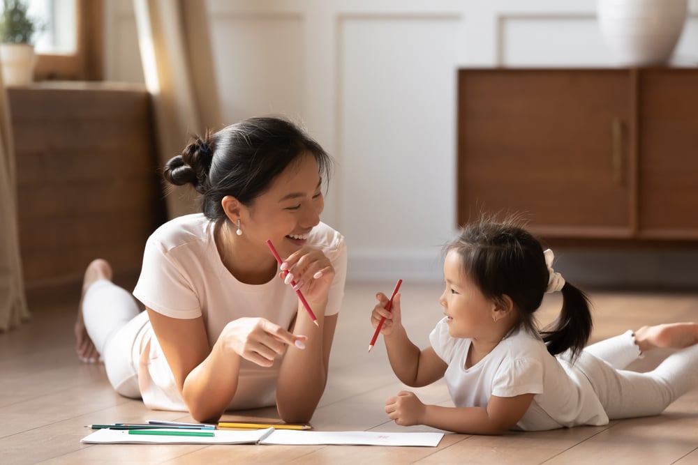 如何教3岁的孩子聪明,情感和对自己的信心