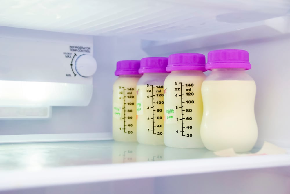 应该为孩子喝母乳吗: 母亲需要权衡益处和风险