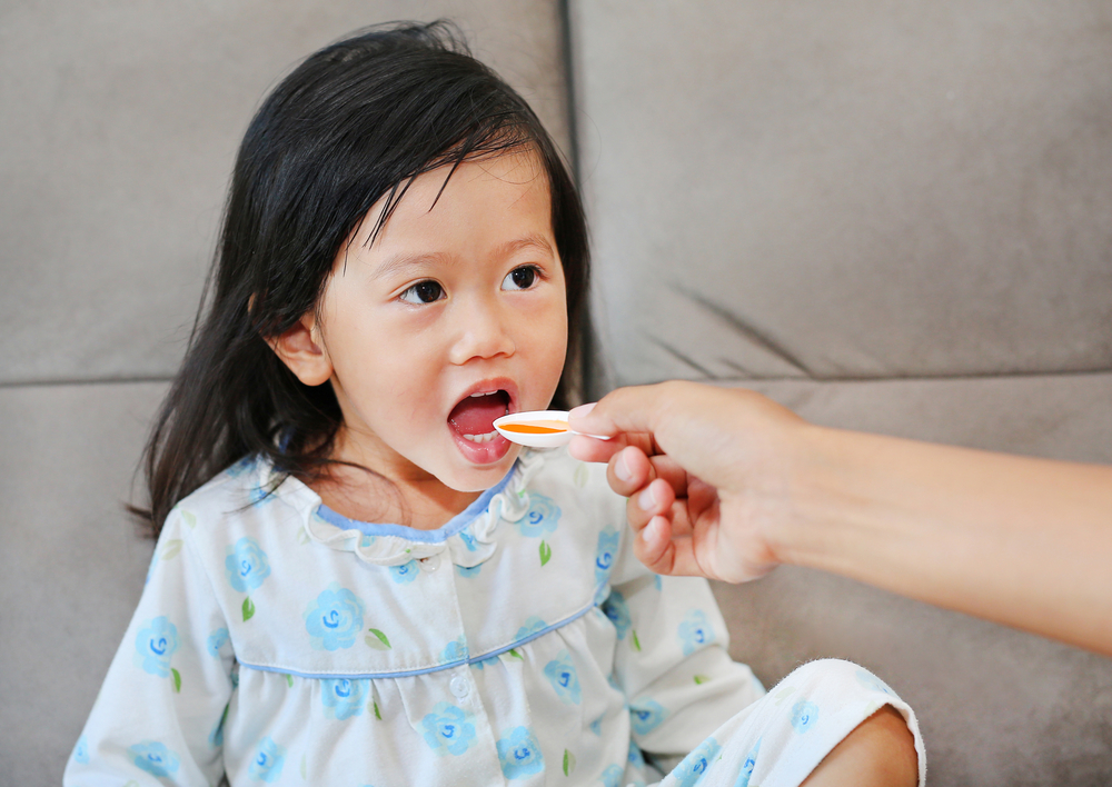 如何给孩子有效的药物: 孩子不哭,不呕吐