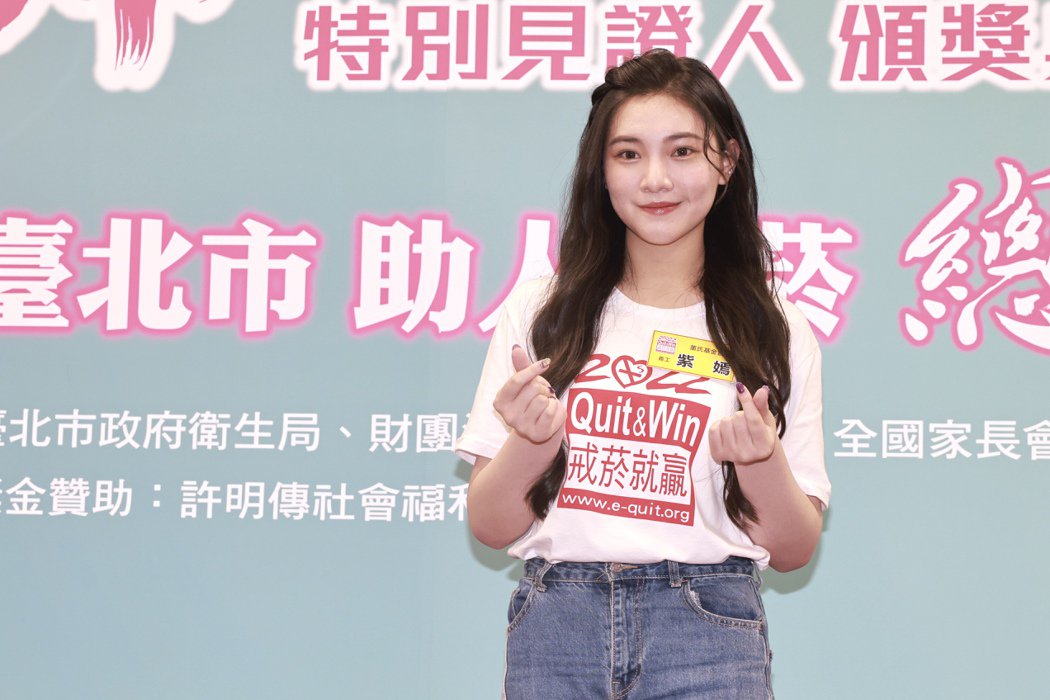 李㼈超美18岁爱女神颜值曝光，下禁爱令不是爸爸竟是他