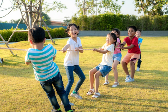 孩子是「社交弱势」吗？清大研究：社交阶级从小定高下，不放弃是关键