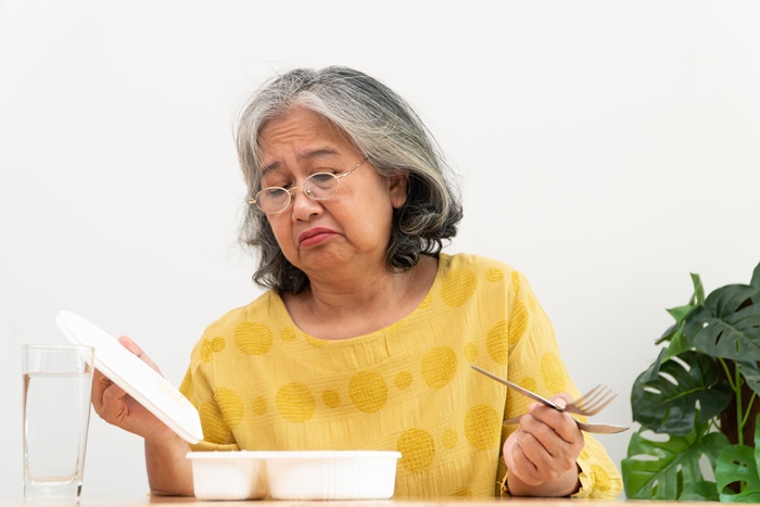 长辈吞咽困难没食欲⋯专家教「照护必学5招」好咬好吞