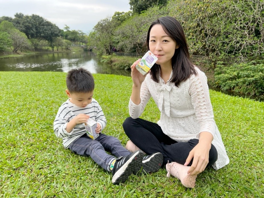 统一阳光100%无添加的优质豆奶，全家人的餐饮健康新宠儿！