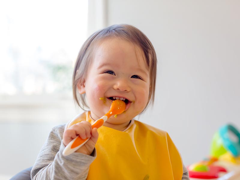 宝宝接受1项新食物，需尝试15次！用汤匙吃副食品，训练口腔肌肉外