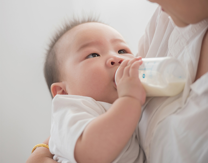 妈妈母乳不够，该怎么挑选配方奶呢？