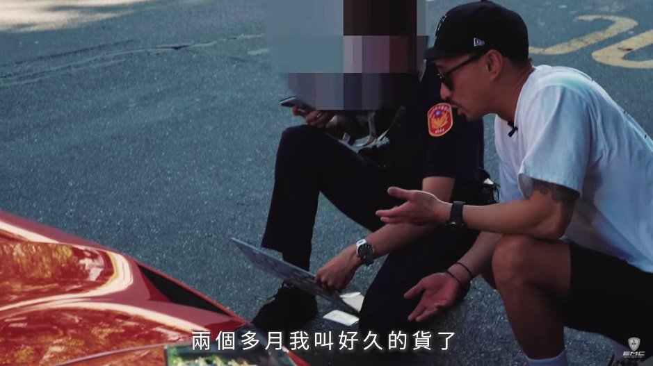 王阳明友人开超跑p站未挂牌就上路遭警拦检直喊：要这样搞我？