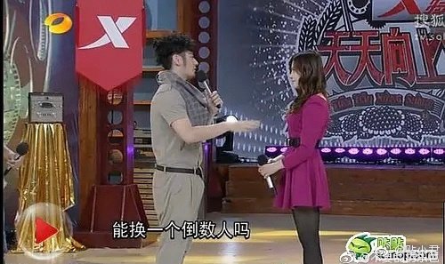 钱枫主持节目见美女疑起「生理反应」 裤裆凸起照曝光