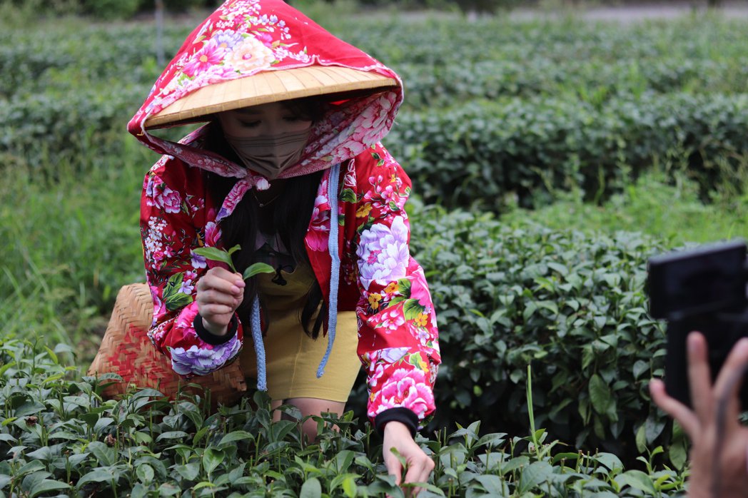 挑战老爸黄西田主持女神黄露瑶独挑大梁竟惨遭赏巴掌！