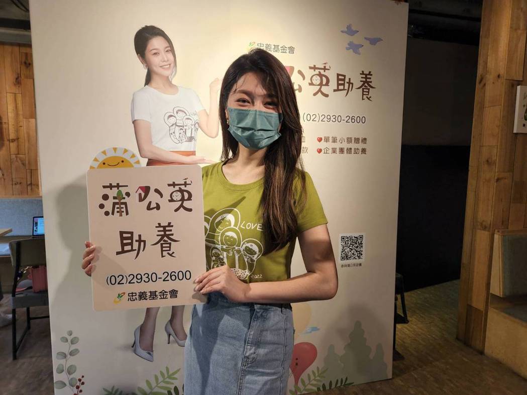 白家绮收生日礼物爆哭大女儿高中传出确诊者停课中