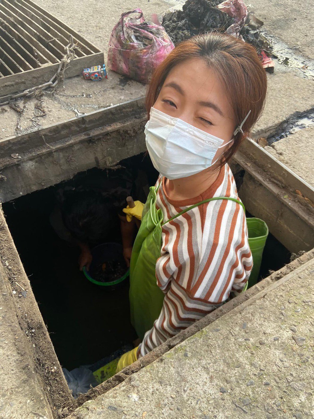 太惨！杨小黎里民服务清水沟沼气冲天睁不开眼