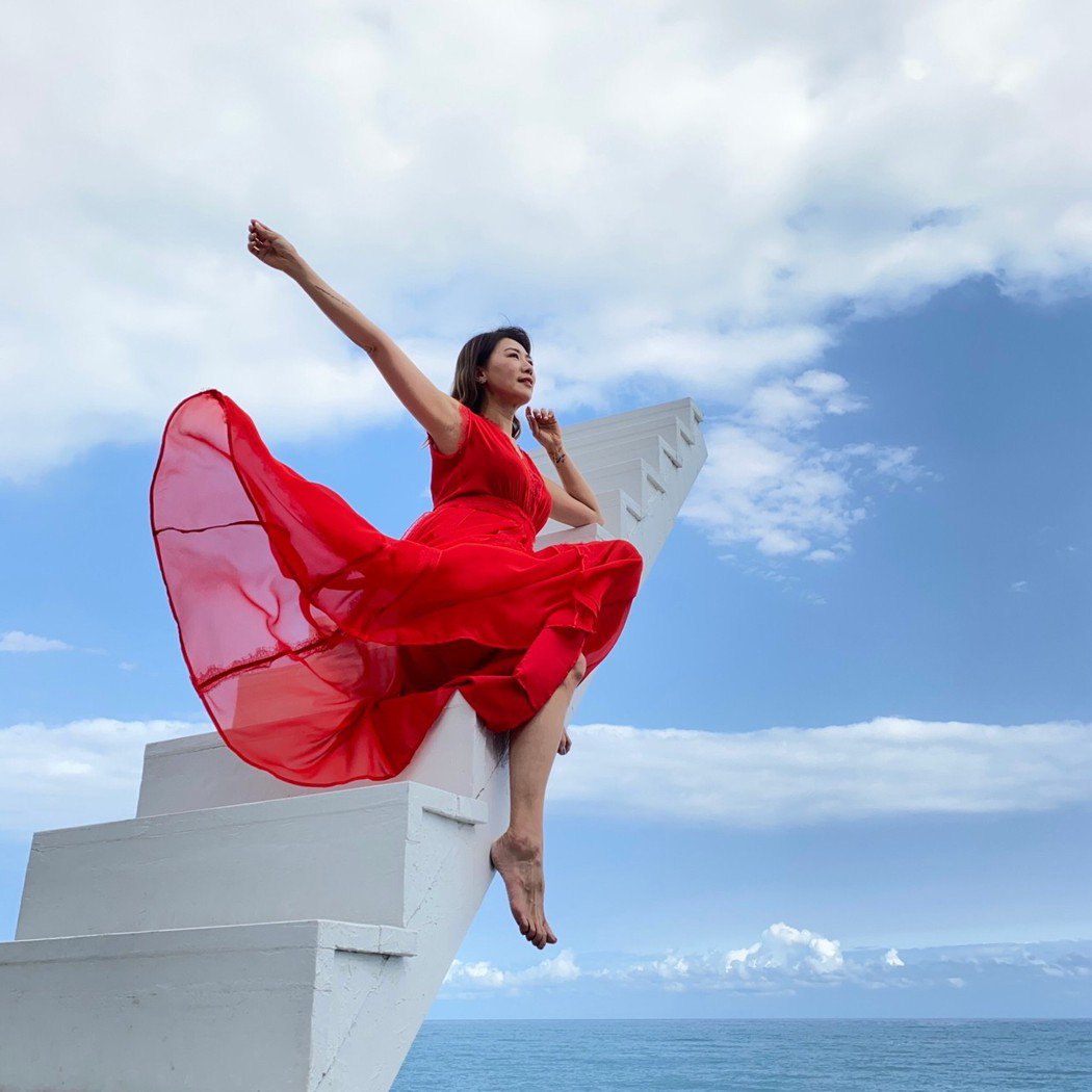 年轻的阿姨连静雯爽玩花莲女神降临美照曝光全场惊呆