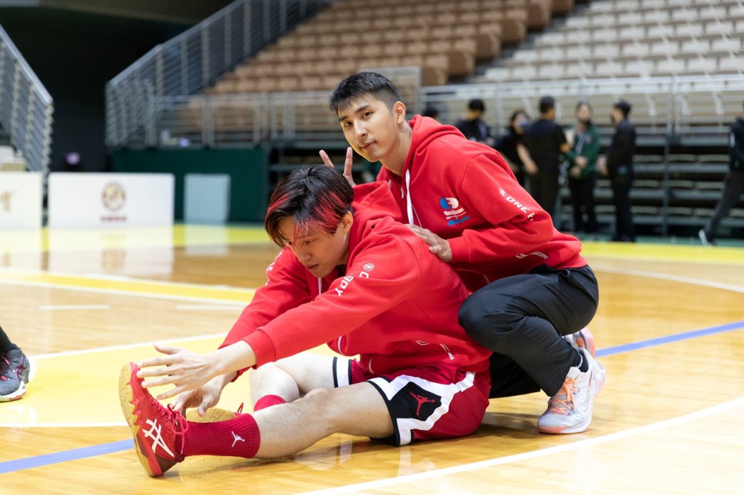 天王老爸全都来探班了！徐乃麟当众下战帖单挑女状元