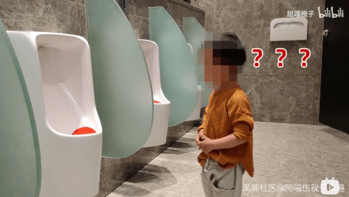 3岁的儿子,到底能不能带进女厕?