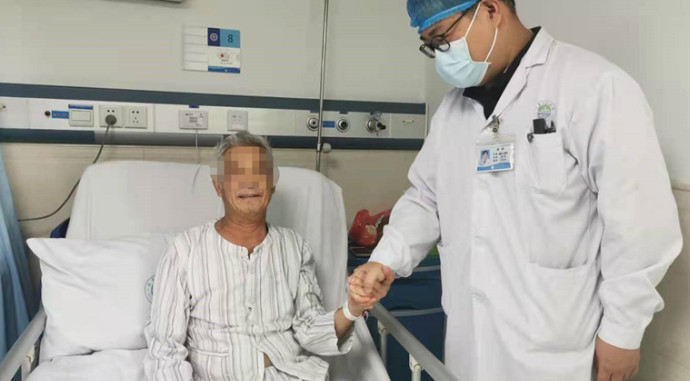 深圳一患者用＂敌百虫＂擦澡中毒,医生:握手都是农药味
