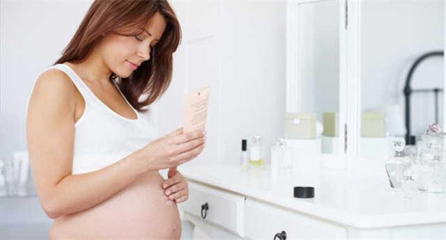 孕期化妆品选择指南：宝宝健康至上