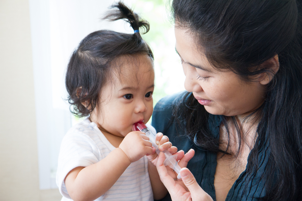 如何给孩子有效的药物: 孩子不哭,不呕吐