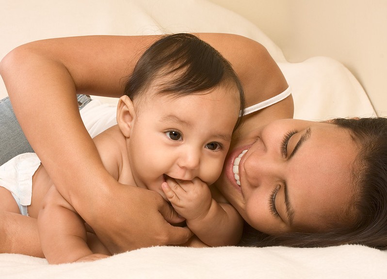 3游戏的母亲和新生婴儿